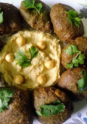 A picture of Chikpea Spinach Falafel with Hummus.