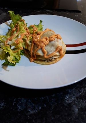 Foto principal de Mil hojas de salmón con verduras y semillas