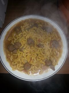 Una foto de Fideuá con mini albóndigas