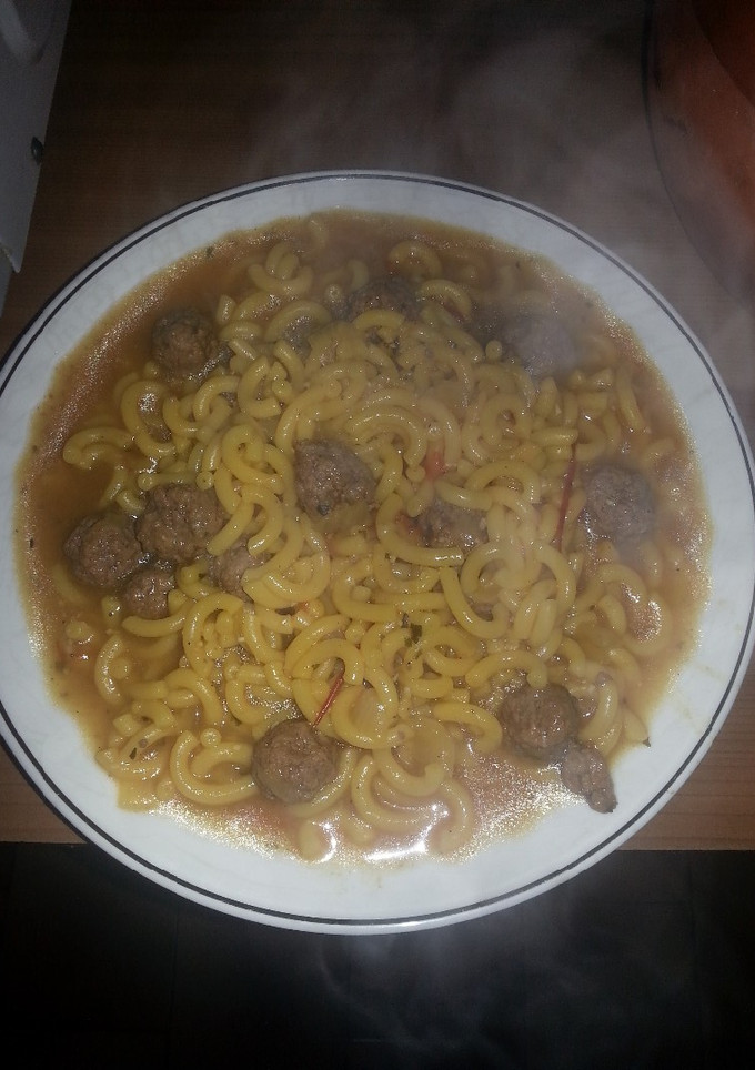 Una foto de Fideuá con mini albóndigas