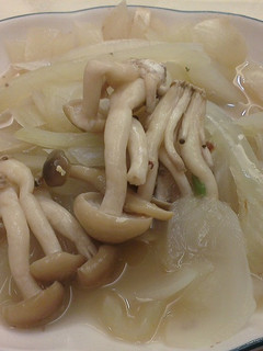 [好菇多多] 菇菇炒洋蔥 的食譜成品照片