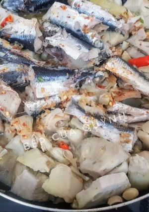 Hình của món Cá chuồn kho mít non.