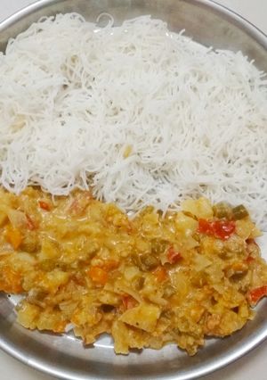 A picture of Idiyappam kurma.