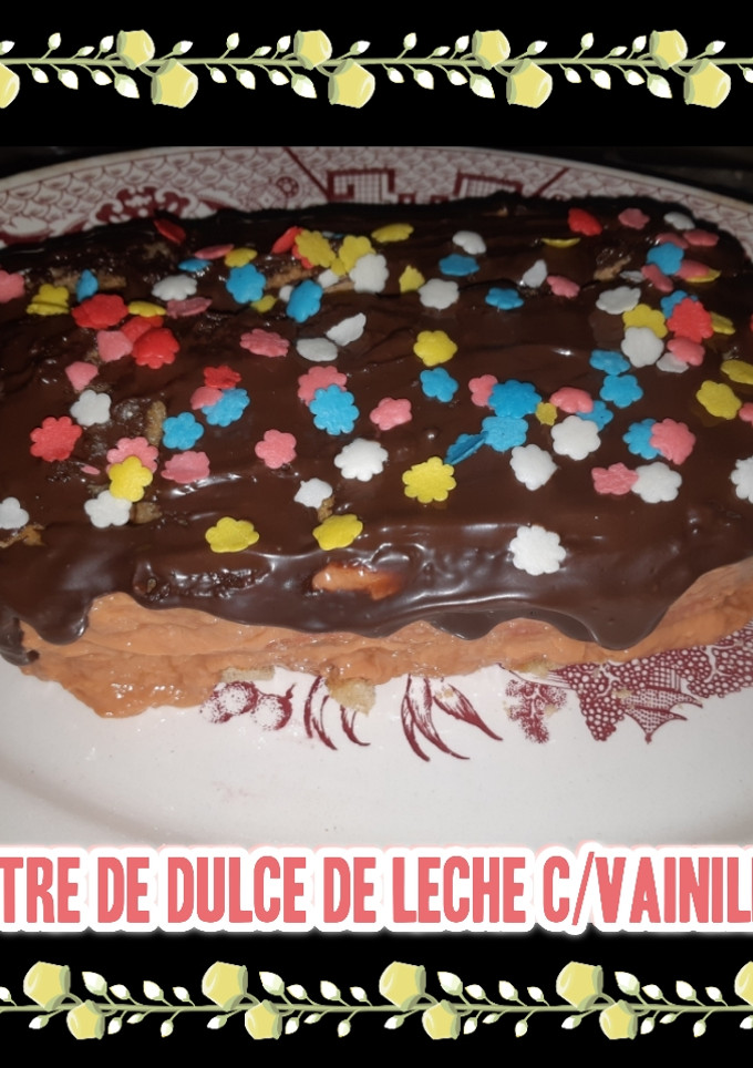 Una foto de Postre de Dulce Leche con Vainillas 🌸🥰