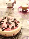 Pastel de queso crema, oreo y cerezas