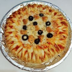 A picture of Crisscross Chëësy Pizza 🍕🧀🍕.