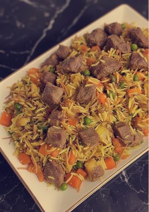 صورة لوصفة 🍛 كبسة باللحم والشعيرية والخضار(جزز🥕وبازلاء🫛)