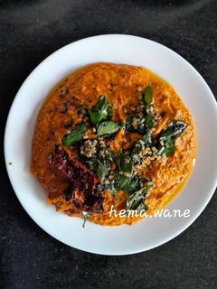 टोमॅटो कांदा इडली चटणी (Tomato Kanda Idli Chutney Recipe In Marathi) रेसिपी चे मुख्य फोटो