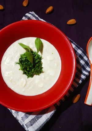 A picture of Almond Spinach Soup.