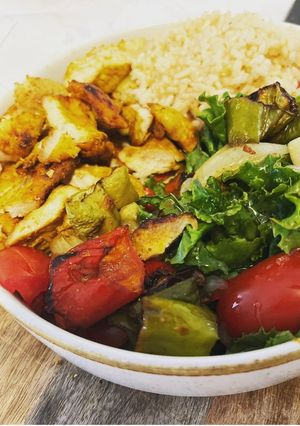 Φωτογραφία της συνταγής Salad bowl με περισσευούμενο κοτόπουλο