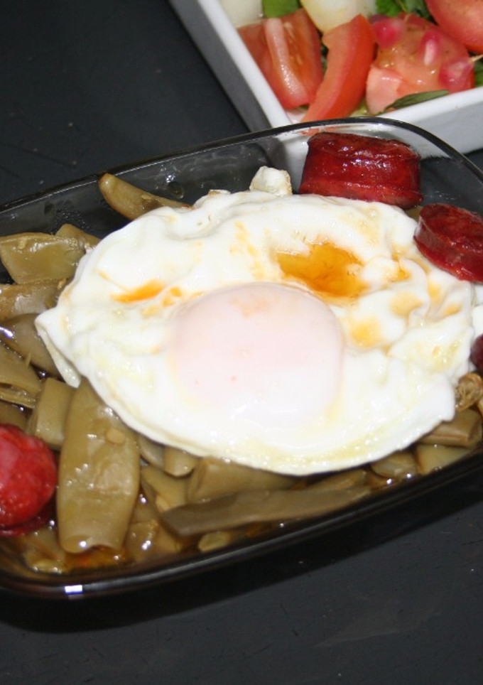 Una foto de Judías verdes con huevo y chorizo