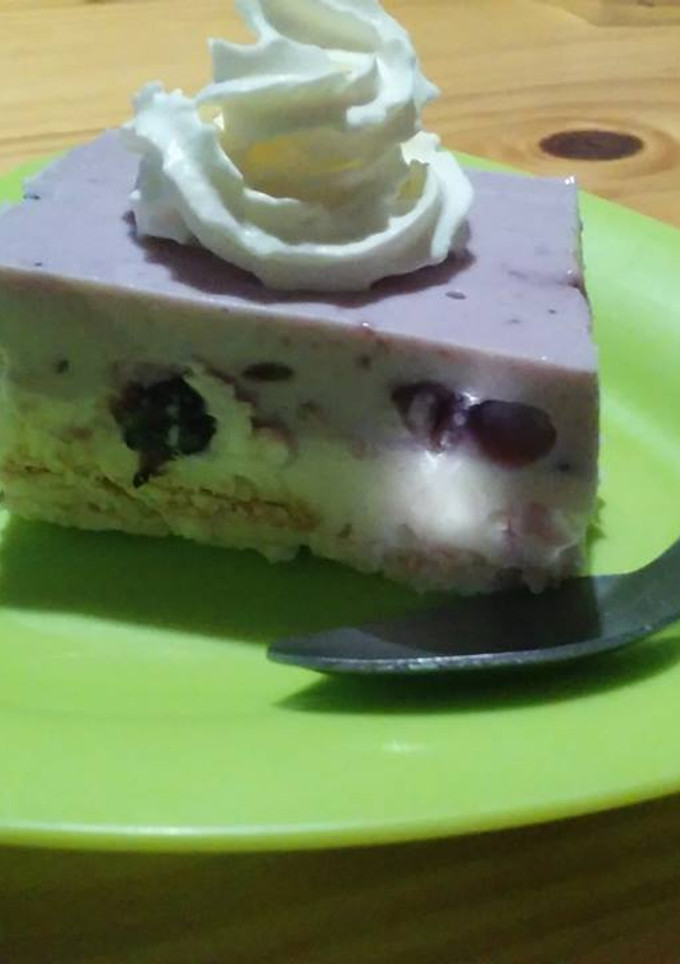Una foto de Cheesecake de arándanos con base de chocolate blanco