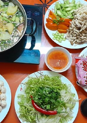 Hình của món Lẩu chua giải ngán cho cuối tuần sum họp.