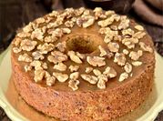 Una foto di torta mela e banana