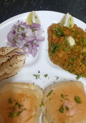 A picture of મુંબઈ ની રોડ સાઈડ પાંવ ભાજી.