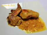 Conejo con salsa de cebolla y cúrcuma