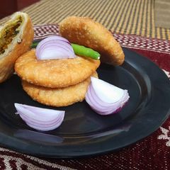 A picture of Green Peas Kachodi.