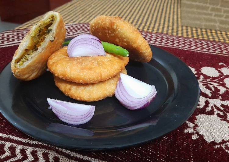 Simple Way to Make Quick Green Peas Kachodi