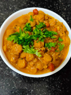 முளைக்கட்டிய பச்சை பயறு சோயா குருமா (Mulai kattiya pachai payaru soya kuruma recipe in tamil) செய்முறை முக்கிய புகைப்படம்