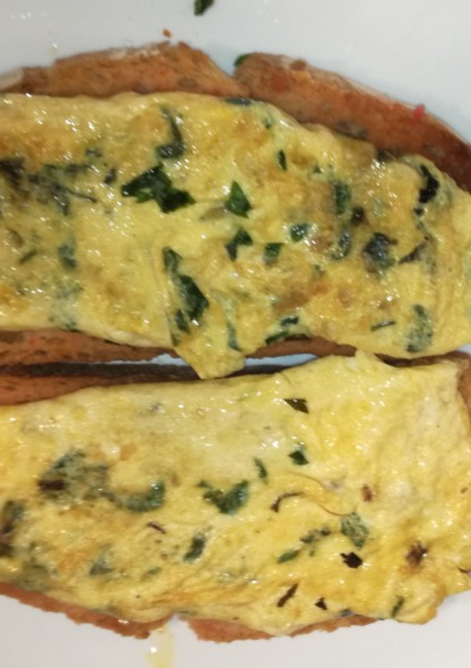 Una foto de Torrada de tortilla de ajo y perejil