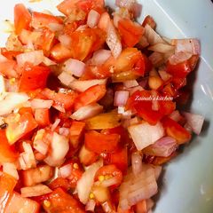 A picture of Simple salad🍅🧅.
