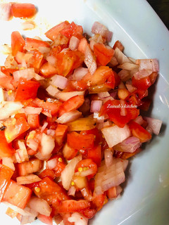 A picture of Simple salad🍅🧅.
