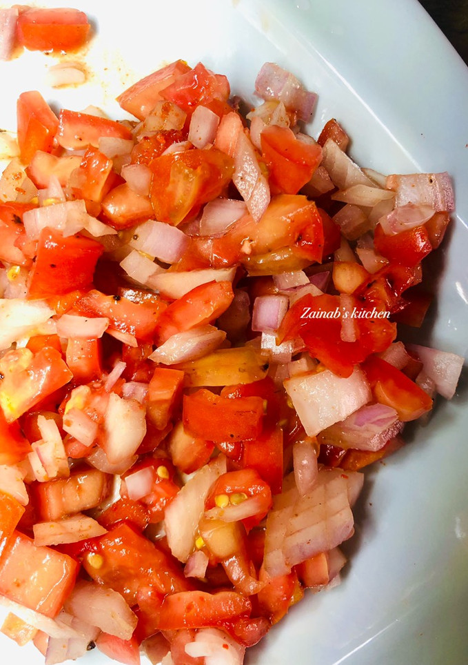 A picture of Simple salad🍅🧅.