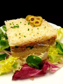 Una foto de Pastel de ensalada de arroz