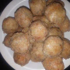 A picture of Yam balls stuffed with ice fish.