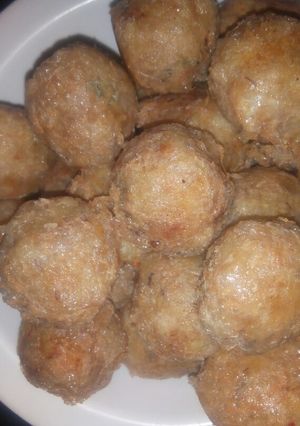 A picture of Yam balls stuffed with ice fish.