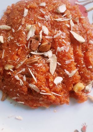 गाजर का हलवा (Gajar ka halwa recipe in Hindi) रेसिपी मुख्य फोटो