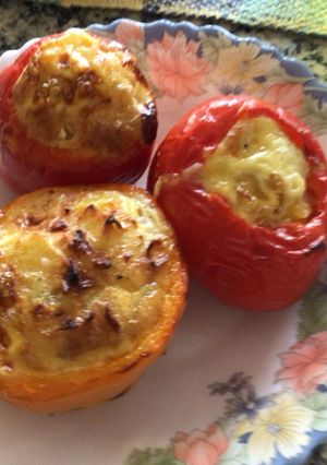 Una foto de Pimentones rellenos de tortilla de patata (papas)