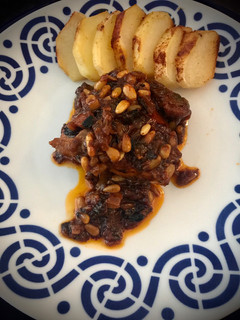 Una foto de Pollo con piñones —estilo mi iaia Paquita, que llamaba: Pollo rustido—