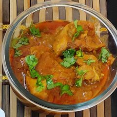 A picture of Spicy chicken gravy.