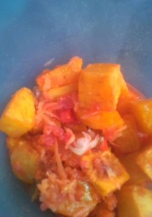 A picture of Mashed African Bajia with fresh kachumbari.