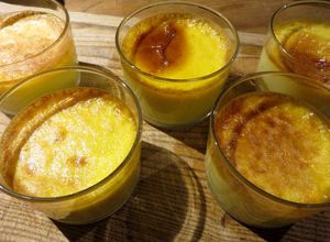 Une photo de Oeufs au lait à la vanille ou cardamome