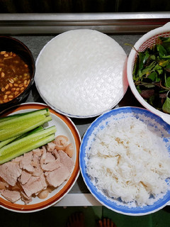 A picture of Gỏi cuốn thịt luộc chấm mắm nêm 😋.