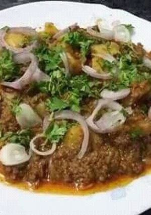 A picture of Aloo Qeema.