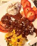 Torrija Brioche con Plátano a la Plancha con Helado de Choco Blanco y Cookies Bañado en Chocolate