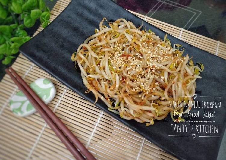 Cara Mudah Membuat Sukju Namul (Korean Bean Sprout Salad) Lezat Sekali