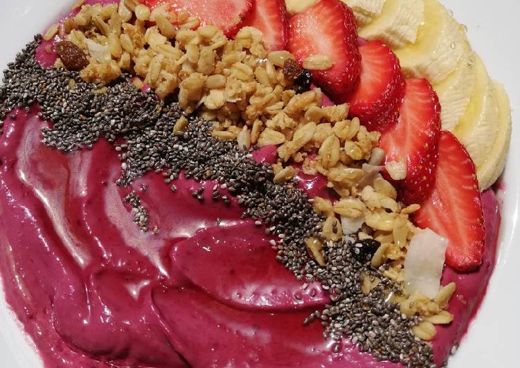 How to Make Super Quick Homemade Avocado and beetroot Smoothie bowl