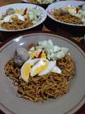 Mie goreng telur rebus
