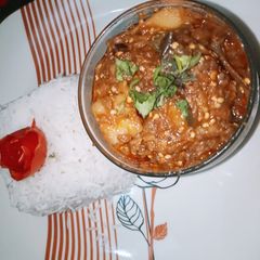 A picture of Allu bengan with boiled rice.
