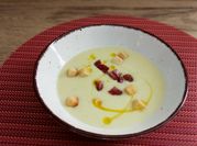 Una foto de crema de apio