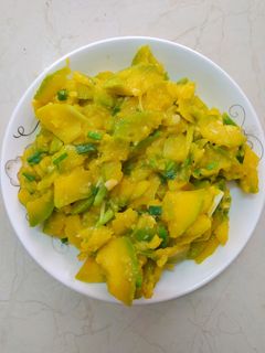 Hình của món Bí đỏ (bí ngô) xào tỏi.