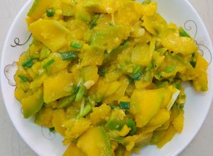 Hình của món Bí đỏ (bí ngô) xào tỏi.