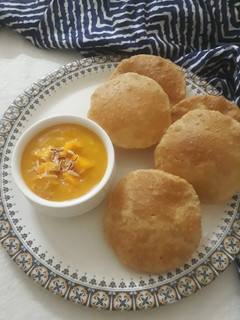 आम रस पूरी (aam ras poori recipe in Hindi) रेसिपी मुख्य फोटो