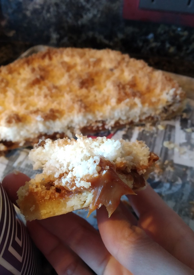 Una foto de Tarta de coco y dulce de leche