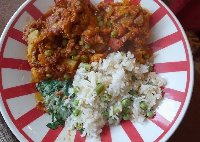 Cauliflower curry with peas (vegan)