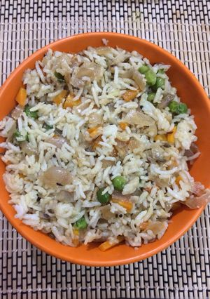 A picture of Saffron Carrot and peas rice.